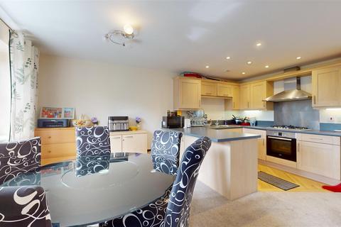 2 bedroom flat to rent, Riverside Place, Stamford