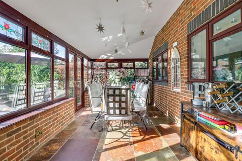41a Esher Road, East Molesey, KT8 0AH