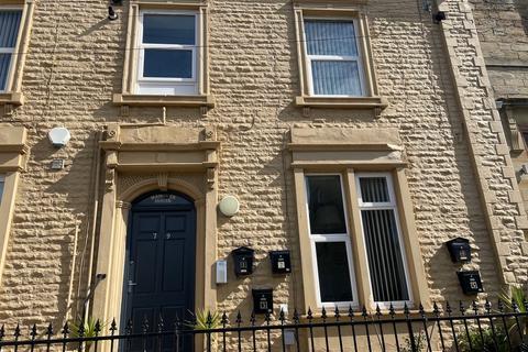 2 bedroom flat to rent, Hanover Street, BATLEY, West Yorkshire