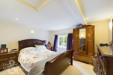 4 bedroom detached house for sale, Dereham Road, Mattishall, Dereham