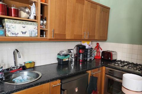 Flat A, 139 Cardigan Road, Leeds, LS6 1LJ