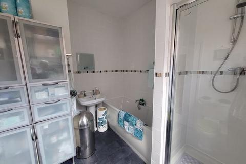 Flat A, 139 Cardigan Road, Leeds, LS6 1LJ