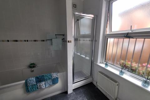 Flat A, 139 Cardigan Road, Leeds, LS6 1LJ