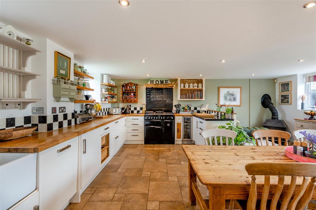 8594141-interior40.jpg
