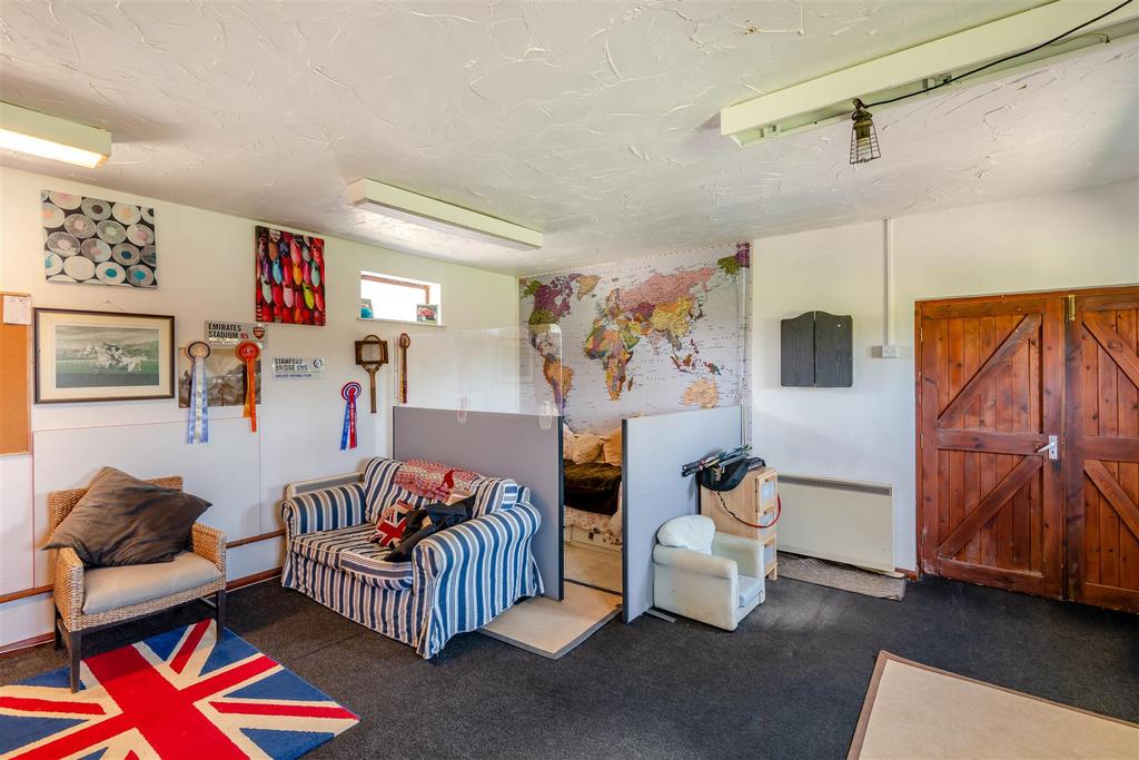 8594141-interior47.jpg