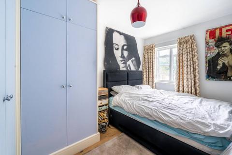 2 bedroom flat for sale, Cubitt House, Clapham, London, SW4