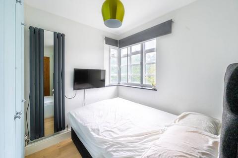 2 bedroom flat for sale, Cubitt House, Clapham, London, SW4