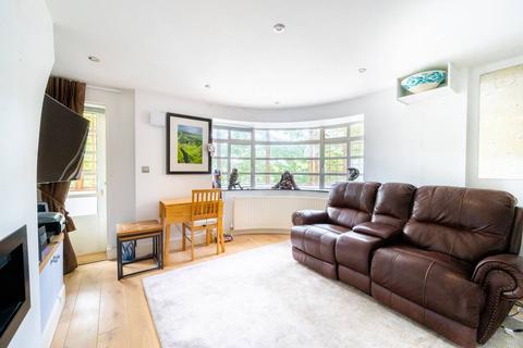 2 bedroom flat for sale, Cubitt House, Clapham, London, SW4