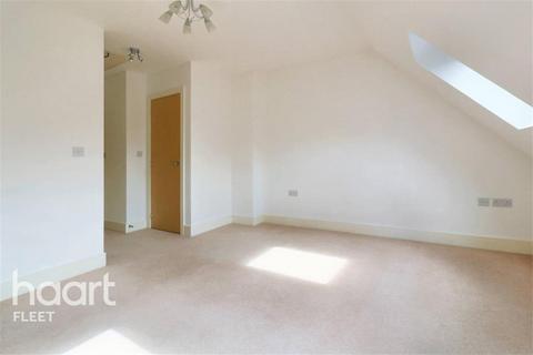 3 bedroom semi-detached house to rent, Kirby Drive