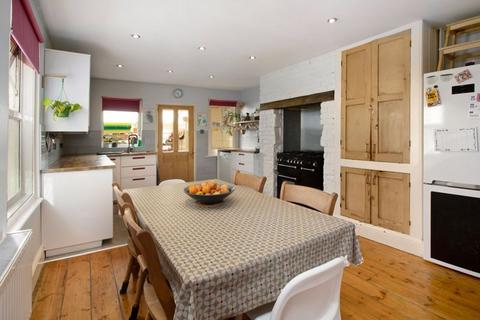 4 bedroom end of terrace house for sale, Church Road, Newton Abbot