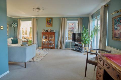 4c Downs Road, Epsom, KT18 5HE