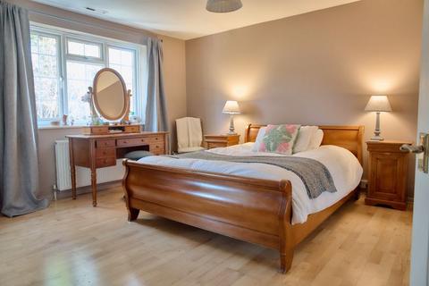 4c Downs Road, Epsom, KT18 5HE