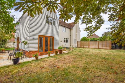 4 bedroom detached house for sale, Fambridge Road, Maldon