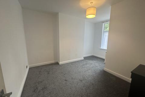 4 bedroom terraced house to rent, Rayleigh Road WV3