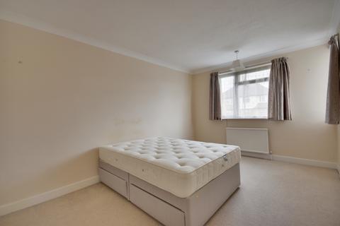 2 bedroom maisonette to rent, Alandale Drive, Pinner