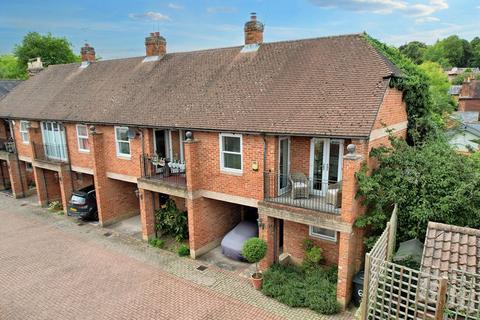 2 bedroom terraced house for sale, Long Garden Walk, Farnham