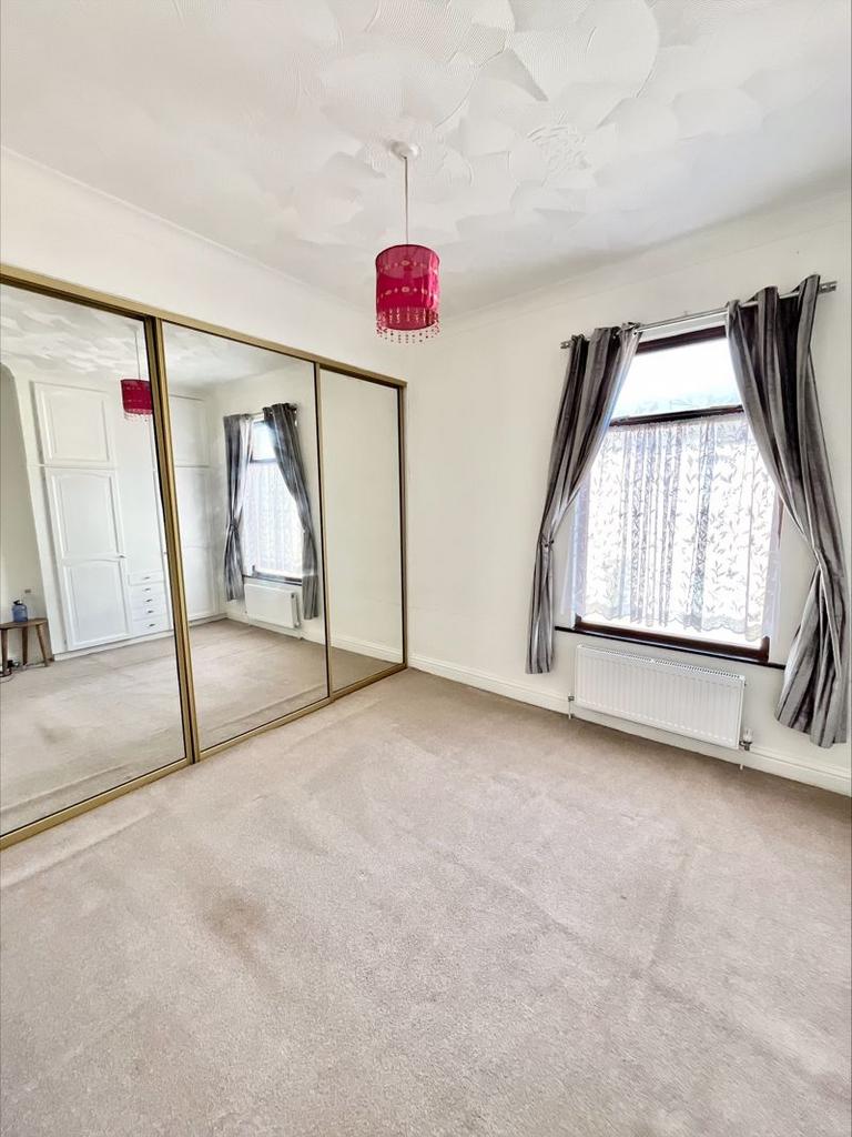 Front bedroom 1