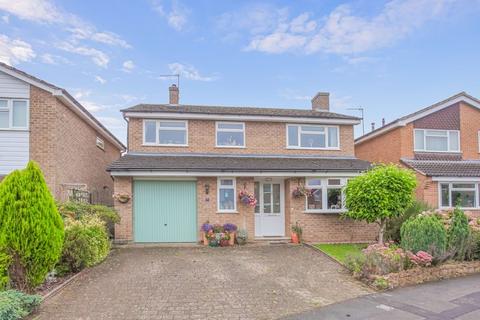 4 bedroom detached house for sale, Hazeldene Gardens, Banbury