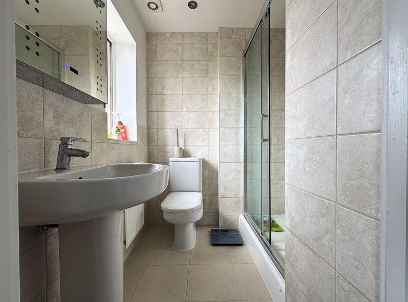 E Suite Shower Room