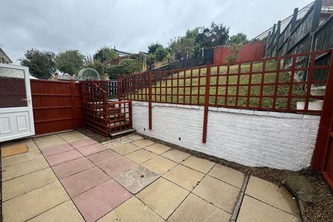 3 bedroom semi-detached house to rent, Bishops Avenue, Worcester WR3