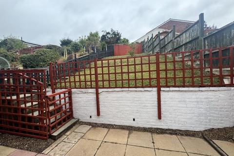 3 bedroom semi-detached house to rent, Bishops Avenue, Worcester WR3