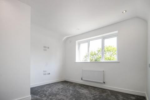 2 bedroom flat to rent, Kenton Road, Harrow, Middlesex