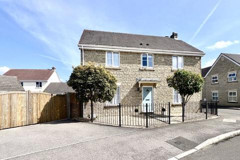 4 bedroom detached house for sale, Springfield Drive, Calne SN11