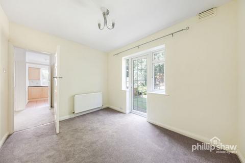 2 bedroom ground floor maisonette for sale, Springfield Close, Stanmore, HA7