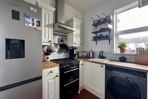 2 bedroom maisonette for sale, Inverness Avenue, Westcliff on Sea, Essex, SS0 9DY