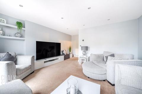 102 Bancroft Chase, Hornchurch, RM12 4DR