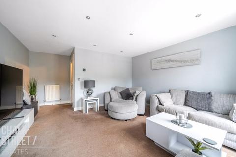 102 Bancroft Chase, Hornchurch, RM12 4DR