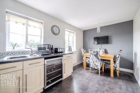 102 Bancroft Chase, Hornchurch, RM12 4DR