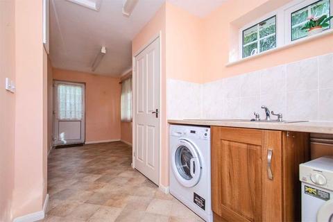 84 Yew Tree Avenue, Lichfield, WS14 9UA