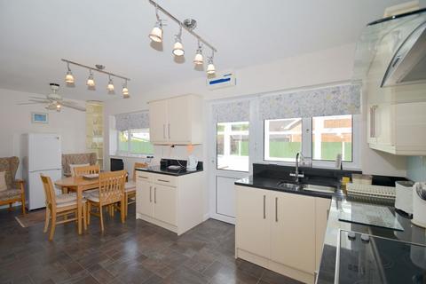 3 bedroom detached bungalow for sale, Meadow Lane, Abergavenny NP7