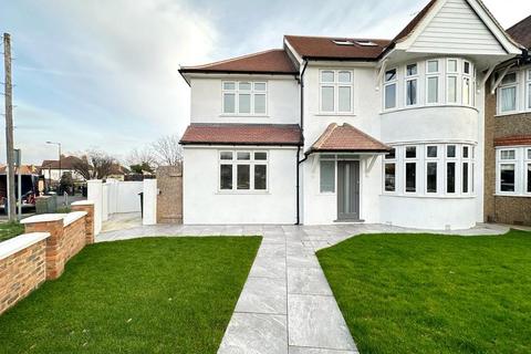 4 bedroom semi-detached house to rent, South Way, Croydon, CR0