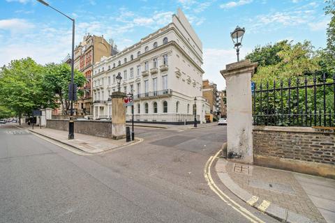 2 bedroom flat for sale, Rutland Gate, London