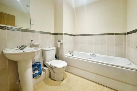 2 bedroom penthouse for sale, Mill Green, Cheshire CW12