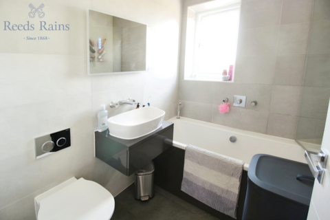 3 bedroom end of terrace house for sale, Leicester Square, Leeds LS15