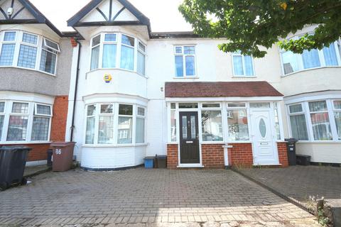 3 bedroom terraced house to rent, Bute Road, Essex IG6