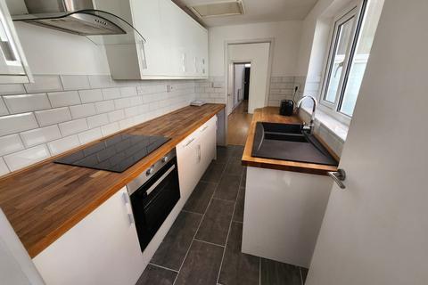 3 bedroom terraced house to rent, Exeter Road, Nottinghamshire NG7