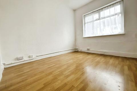 4 bedroom terraced house to rent, Roman Road, London E6