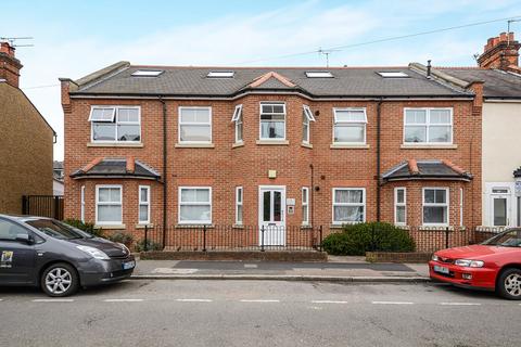 1 bedroom flat to rent, Harwoods Road, Watford WD18