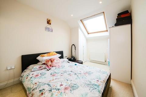 1 bedroom flat to rent, Harwoods Road, Watford WD18