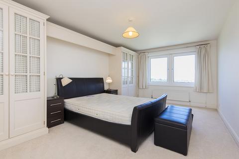 2 bedroom flat to rent, Somerset House, SW19