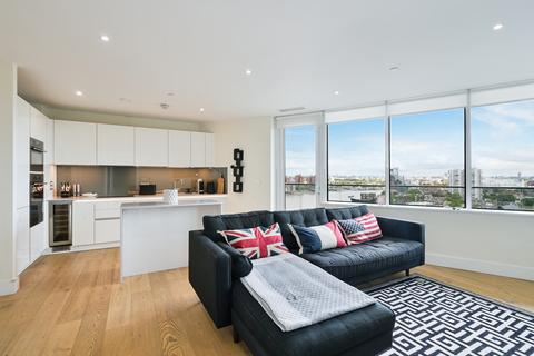 2 bedroom flat to rent, Lombard Wharf, SW11