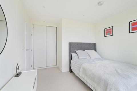 2 bedroom flat to rent, Lombard Wharf, SW11