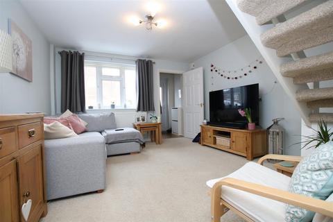 2 bedroom terraced house to rent, Groombridge Way, Horsham