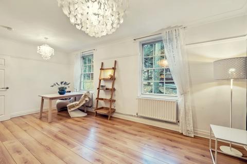 7 Point Close, London, SE10 8QS