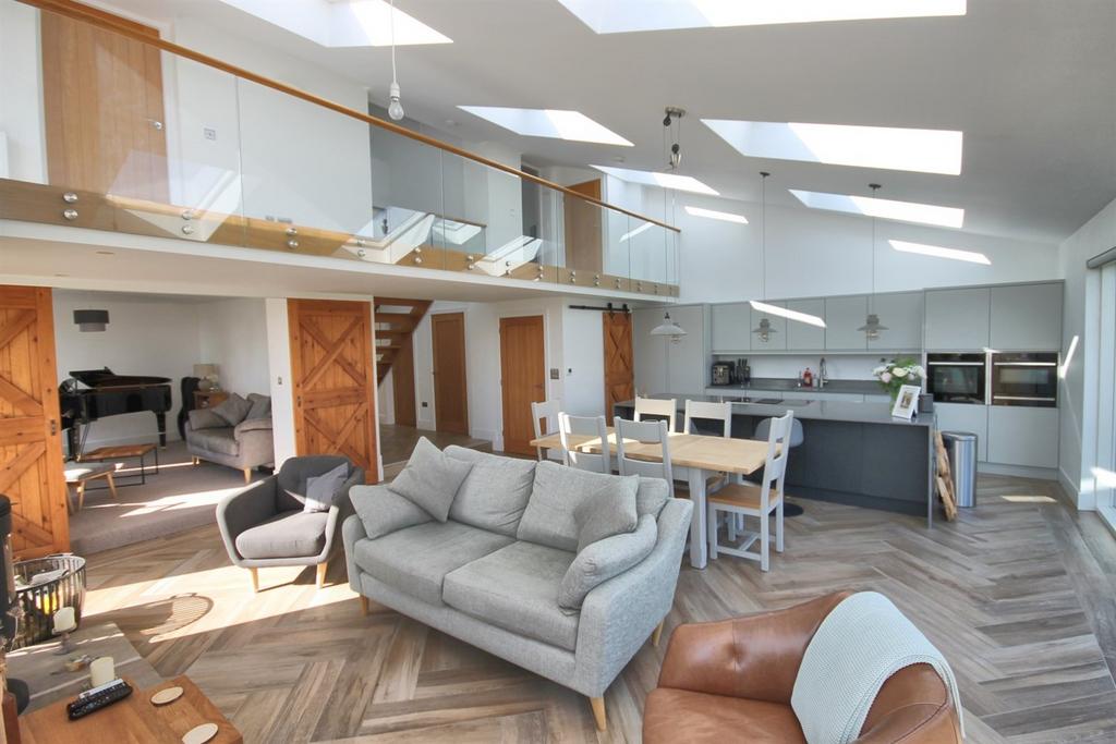 Living Dining Area
