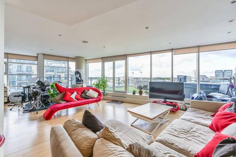 3 bedroom flat for sale, Commodore House, Battersea Reach, Battersea, London, SW18